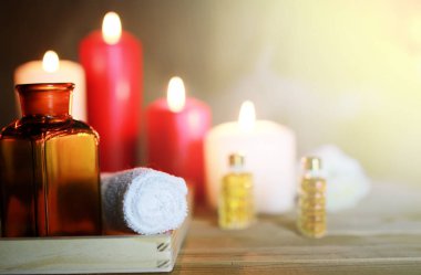 Spa aksesuarları mum ve şişe