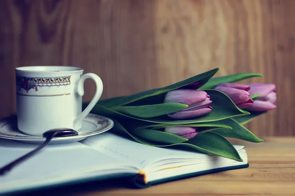 Flower on the book and tea — Stock Photo, Image