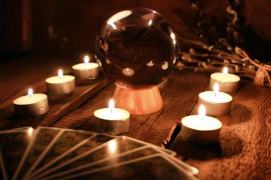 Kehanet tarot kartları mum
