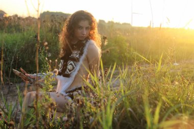 Kız giysi amazon doğa günbatımı