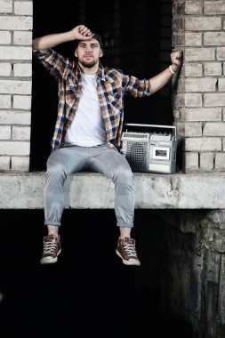 sakallı adam hip hop dans köprü