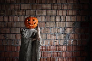 Kabak kafalı canavar. Cadılar Bayramı tabelası.