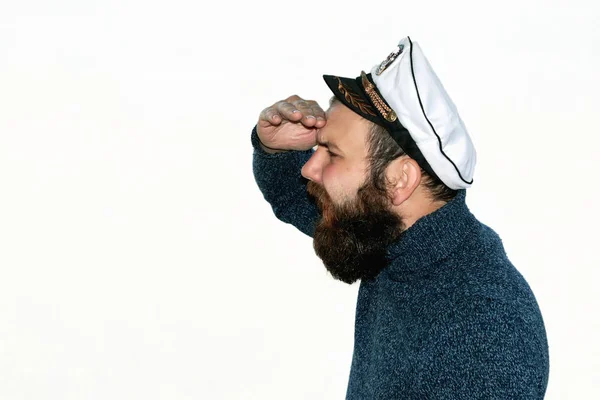Broda sailor man w cap kapelusz na białym tle — Zdjęcie stockowe