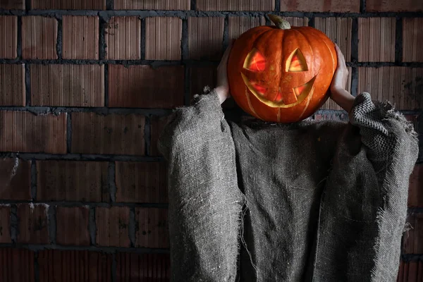 Kabak kafalı canavar. Cadılar Bayramı tabelası.