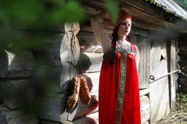 Geleneksel kız giysisi