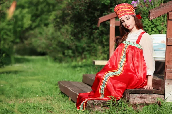 Donna slavo in abito tradizionale — Foto Stock