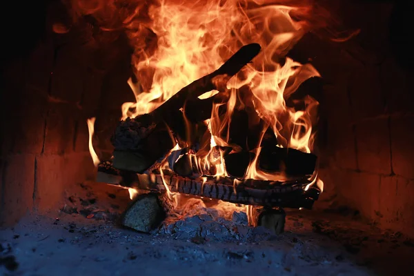 Полум'я вогню в духовці — стокове фото