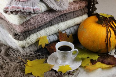 Sonbahar konsepti yığın kazak örme