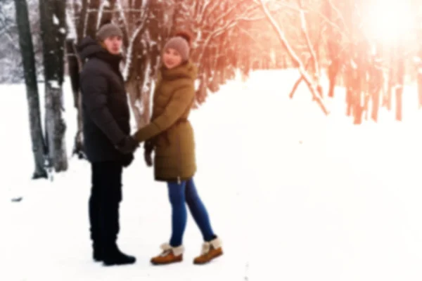 模糊抽象背景的情侣在爱户外冬季 — 图库照片