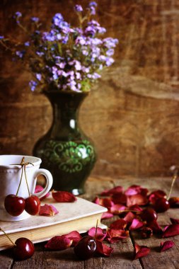 ahşap zemin retro üzerine kiraz berry