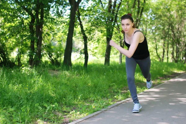 Vrouw sport run in park outdoor — Stockfoto