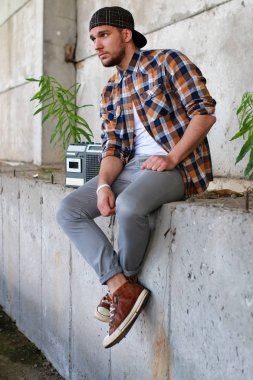 hip hop tarzı adam sakal