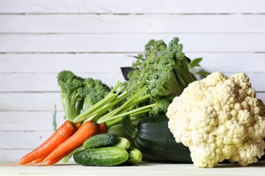 Taze sebze rustik ahşap arka plan