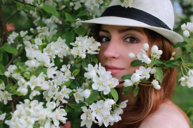 elma Bahçe çiçek kız