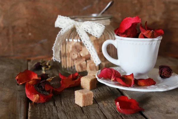Tea with rose petal and sugar — Stock Photo, Image