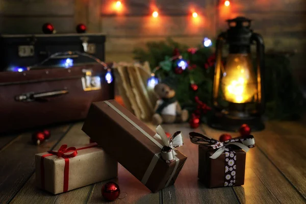 Nya året sammansättningen av grenar av julgranar dekorerade wi — Stockfoto