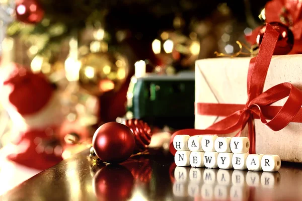 Bola de Navidad de regalo tonificado retro —  Fotos de Stock