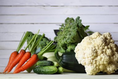 Taze sebze rustik ahşap arka plan