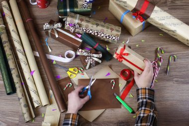 paket kağıdı tatil Noel için hediye el