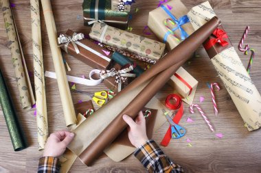 paket kağıdı tatil Noel için hediye el