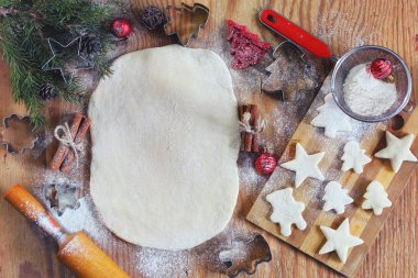 Noel arifesinde zencefilli kurabiye pişirme