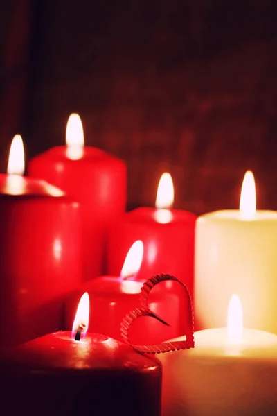 Любов свічка у формі серця — стокове фото