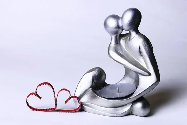 Statuette Valentin mit Herzen — Stockfoto