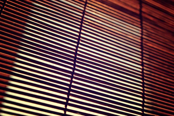 Sol brillando a través de las persianas — Foto de Stock
