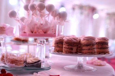 bir restoranda Candybar tablo