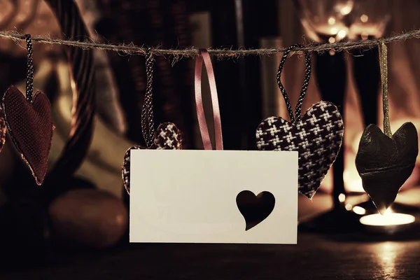 Валентиновое сердце при свечах — стоковое фото