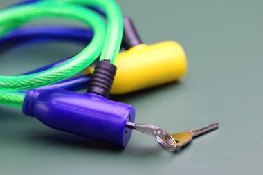 bisiklet kilidi ile anahtar