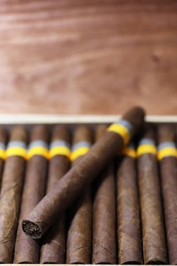 büyük ahşap kutu puro el yapımı Küba