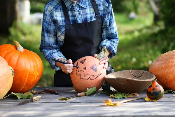 Halloween tök faragni — Stock Fotó