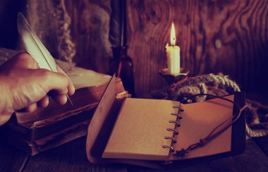 Retro nesnelerini geçiş yumuşatma ve leaher kitap mum ışığı ile