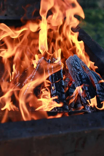 Uhlí a oheň plamen — Stock fotografie