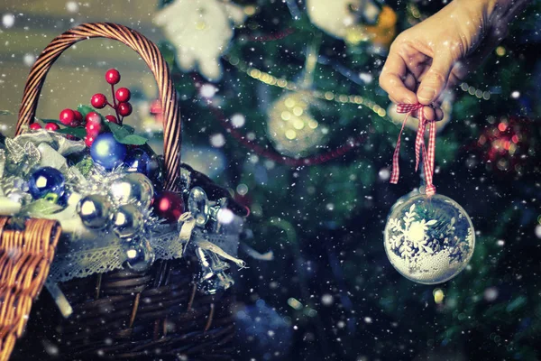 Cesta de juguete árbol de Navidad — Foto de Stock