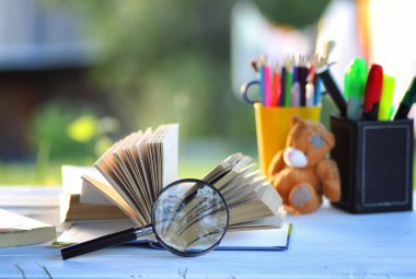 educaion geri okul kitap yığın sayfa açık