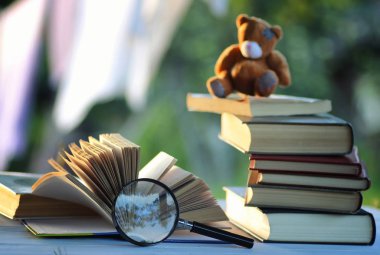 educaion geri okul kitap yığın sayfa açık