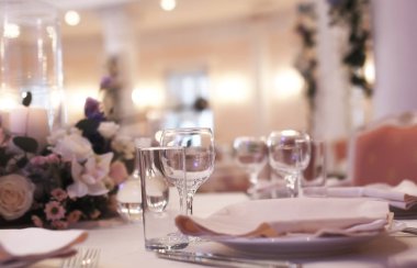 Masada şarap bardakları restau resepsiyonda görev yaptı