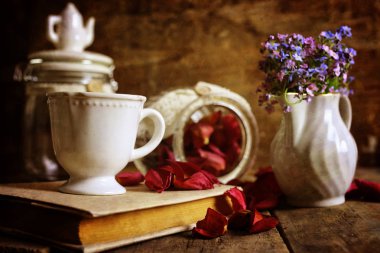 Retro vintage fotoğraf çay gül kuru yaprağı ile etkisi