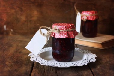 Retro rustik ev yapımı reçel kavanoz