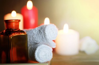 Spa aksesuarları mum ve şişe