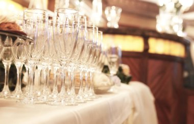 Masada şarap bardakları restau resepsiyonda görev yaptı