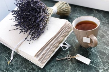 Vintage defter üzerinde yeşil mermer pencere boş pa ile açıldı