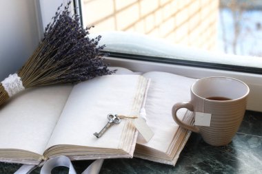 Vintage defter üzerinde yeşil mermer pencere boş pa ile açıldı