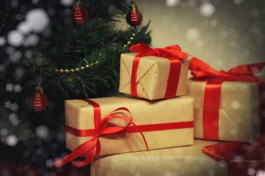birçok aile Noel hediyesi