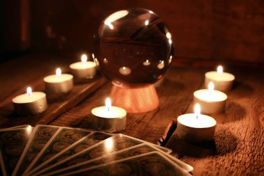 Kehanet tarot kartları mum