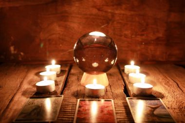 Kehanet tarot kartları mum