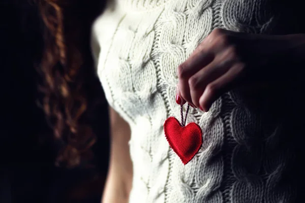 女性の手の心胸愛 — ストック写真