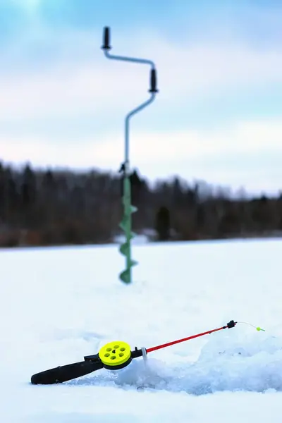 Malá zimní rybářský prut ice — Stock fotografie